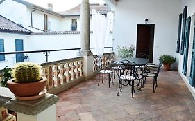 Villa Maghetti - Modernized Flat In Historic Palazzo In The Center Of Luino