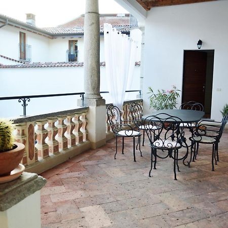 Villa Maghetti - Modernized Flat In Historic Palazzo In The Center Of Luino Buitenkant foto