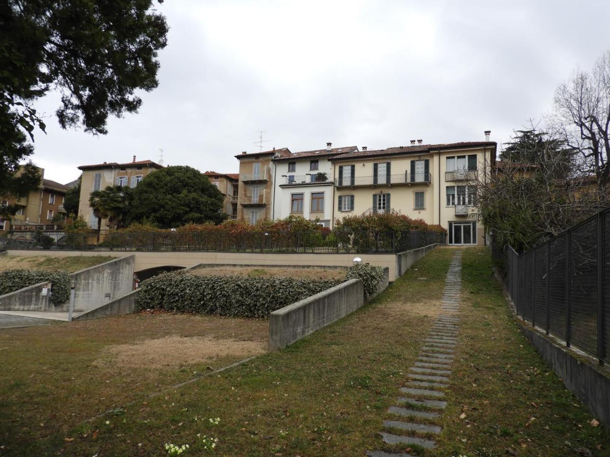 Villa Maghetti - Modernized Flat In Historic Palazzo In The Center Of Luino Buitenkant foto