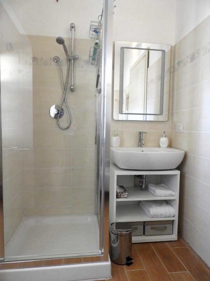 Villa Maghetti - Modernized Flat In Historic Palazzo In The Center Of Luino Buitenkant foto
