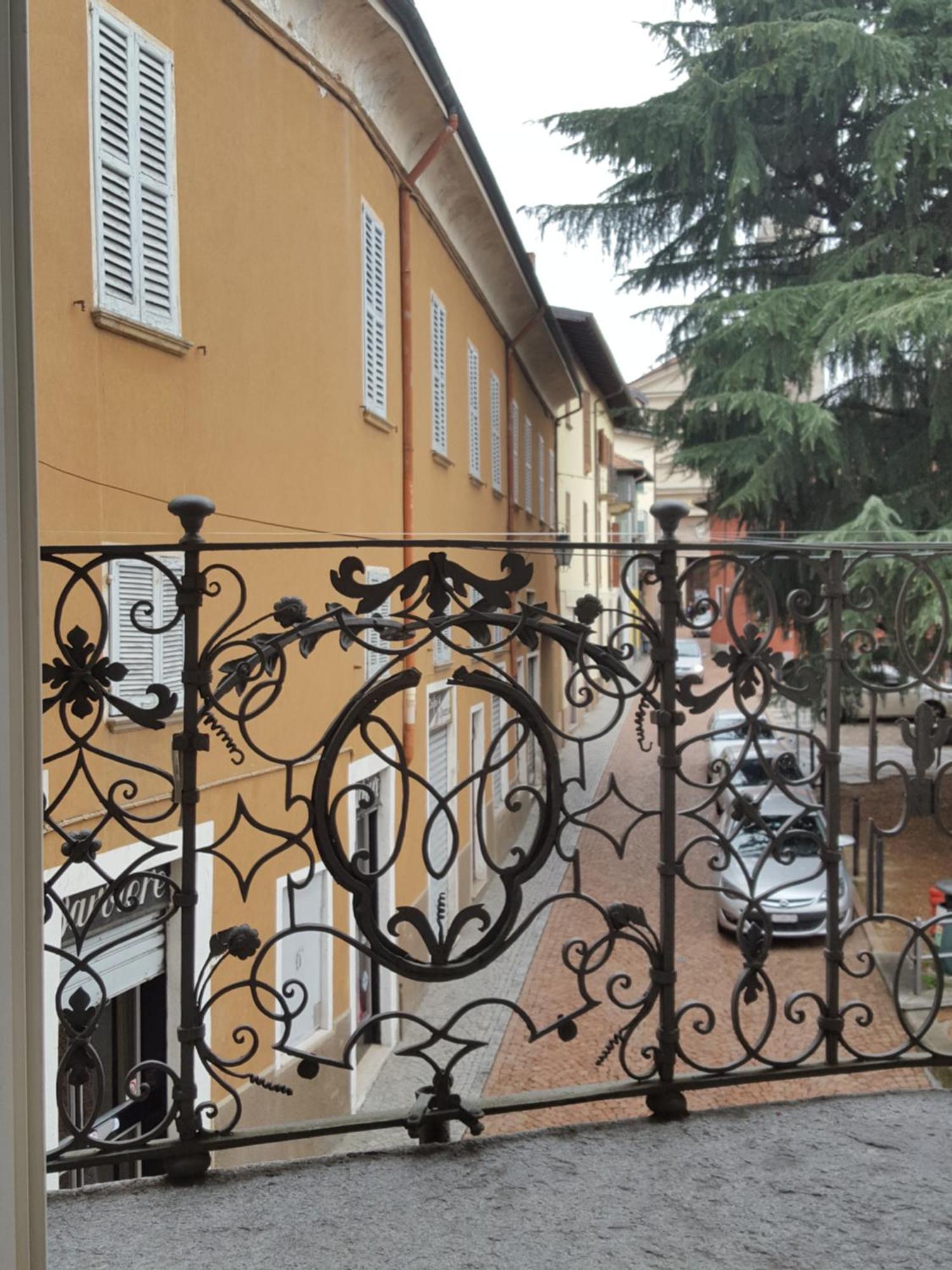 Villa Maghetti - Modernized Flat In Historic Palazzo In The Center Of Luino Buitenkant foto