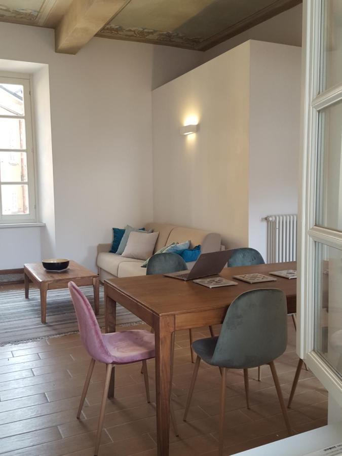Villa Maghetti - Modernized Flat In Historic Palazzo In The Center Of Luino Buitenkant foto