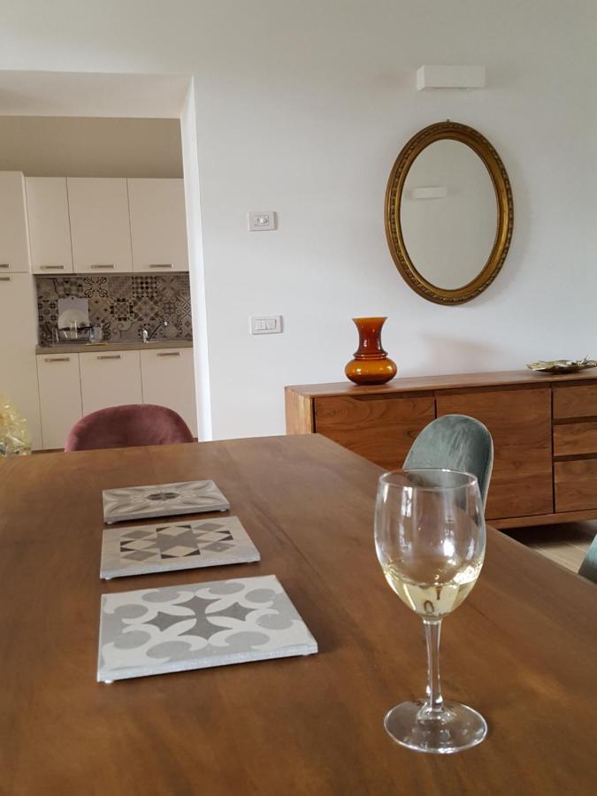 Villa Maghetti - Modernized Flat In Historic Palazzo In The Center Of Luino Buitenkant foto