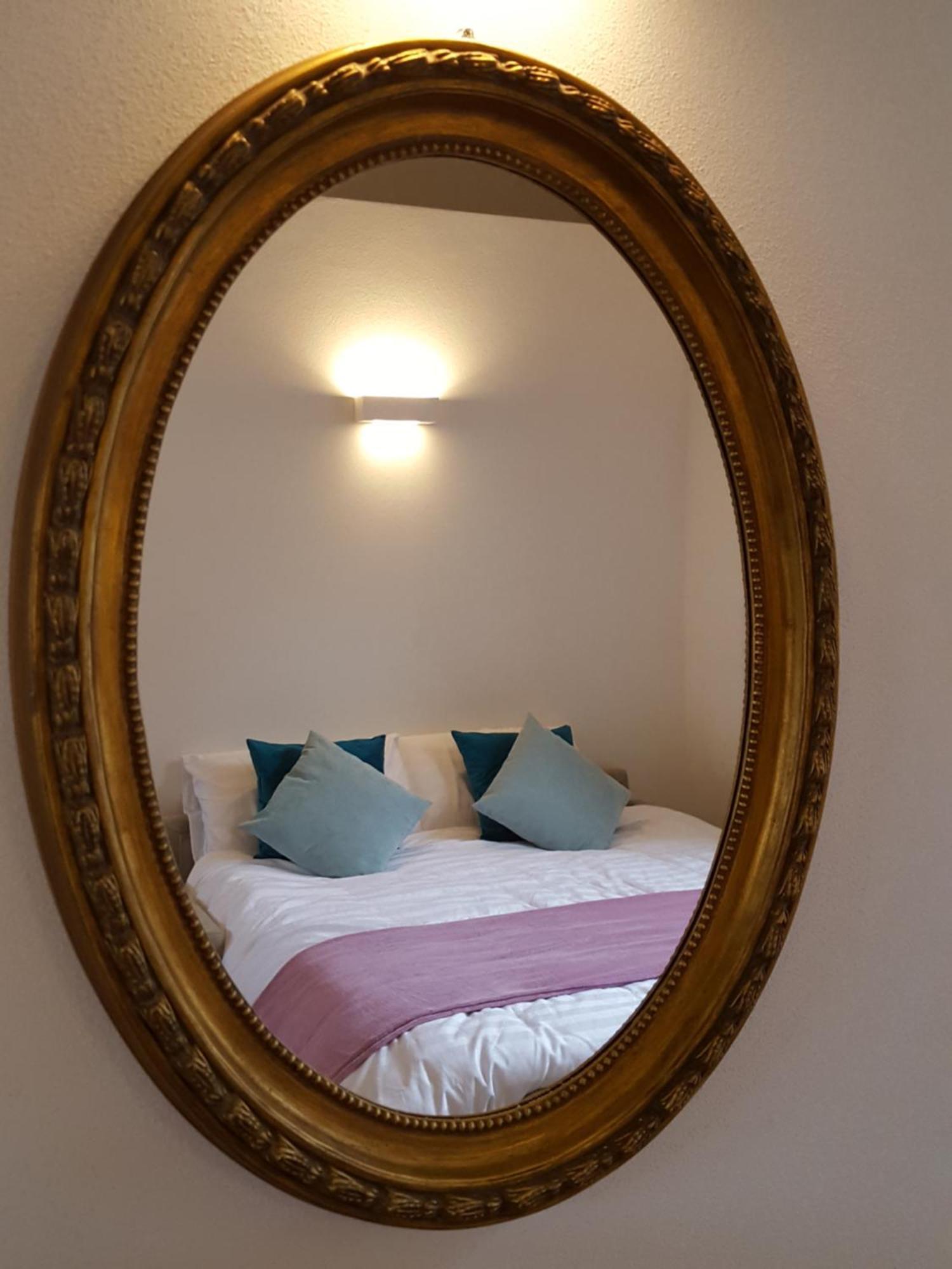 Villa Maghetti - Modernized Flat In Historic Palazzo In The Center Of Luino Buitenkant foto