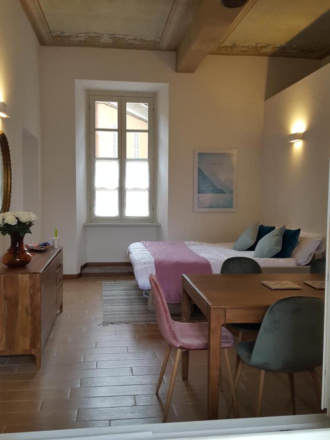 Villa Maghetti - Modernized Flat In Historic Palazzo In The Center Of Luino Buitenkant foto