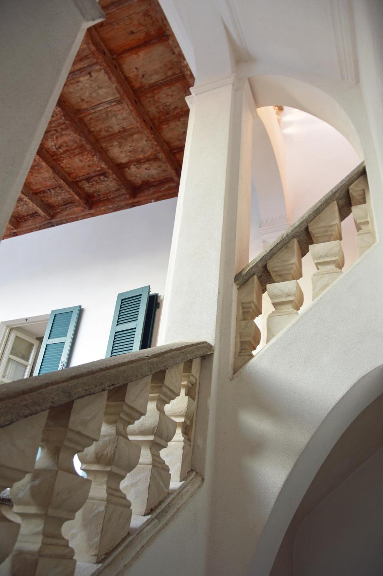 Villa Maghetti - Modernized Flat In Historic Palazzo In The Center Of Luino Buitenkant foto